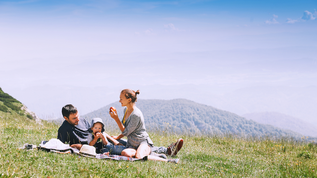 What to pack for a spring picnic